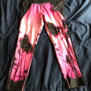 ‼️SOLD‼️Betsy Johnson Performance capris!